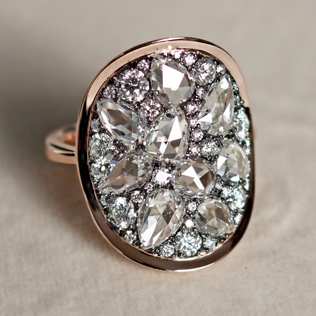 Starstruck ring set with Rose- and brilliant cut diamonds