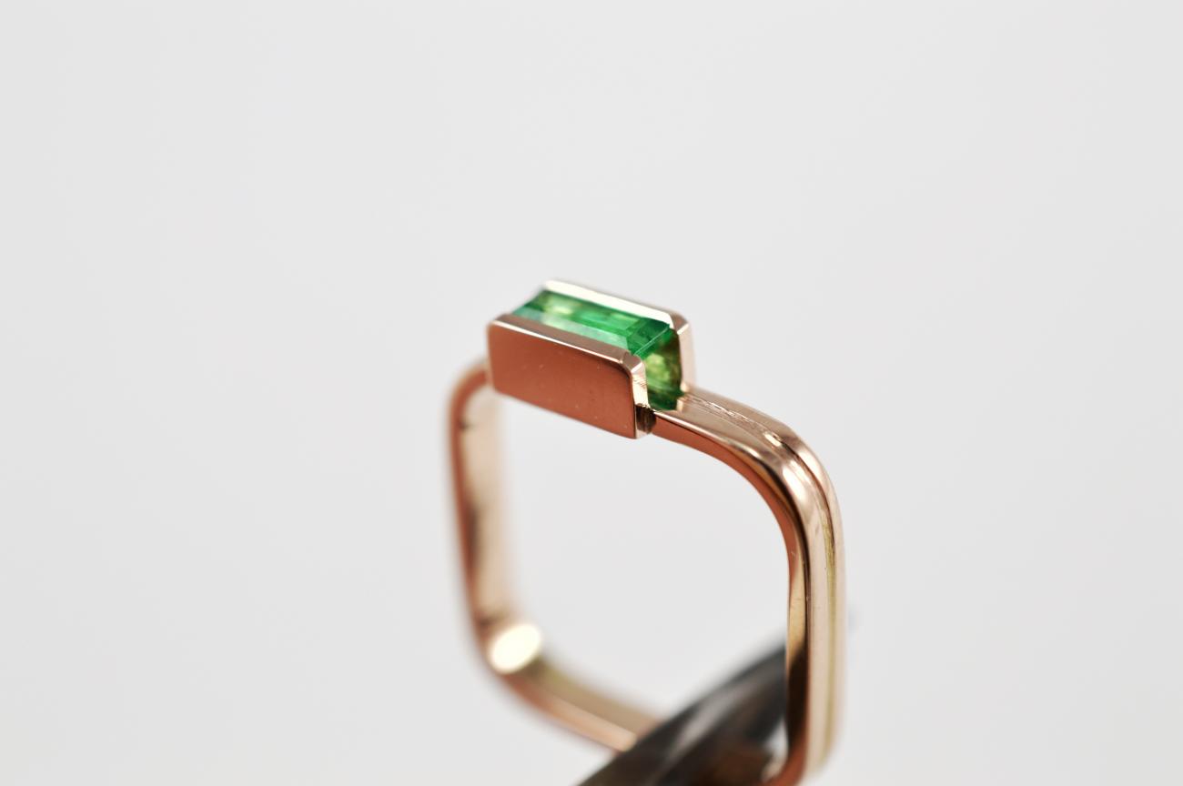 Vierkante ring in rosé goud 18 ct en smaragd // Collectie GOLD