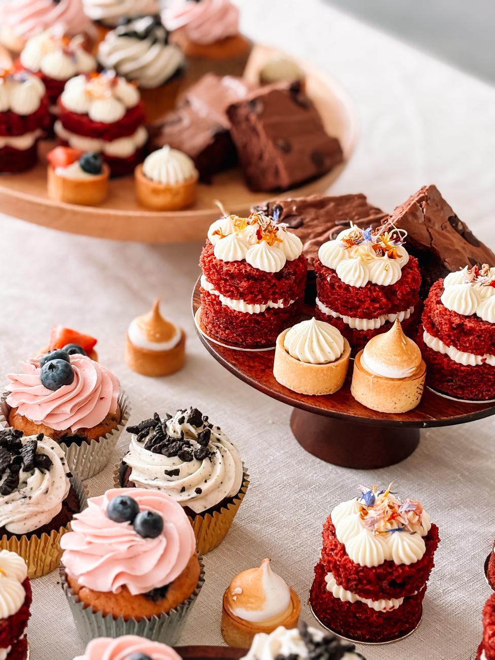 Dessertbuffet voor een babyborrel