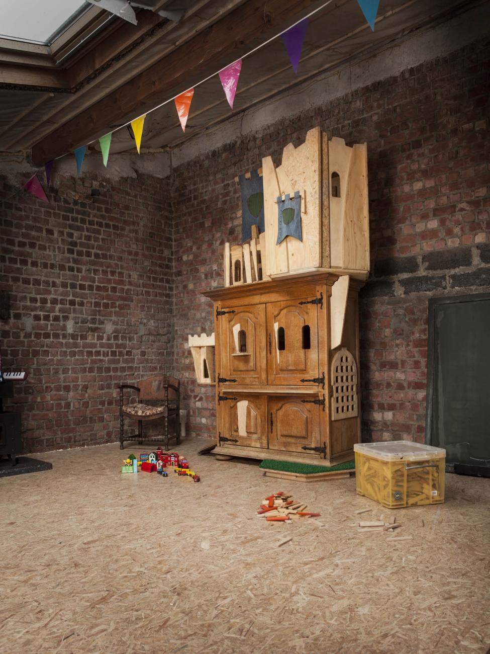 tot kasteel omgebouwde kast