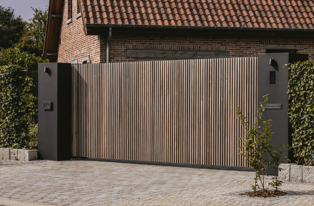 Poort in hout en staal