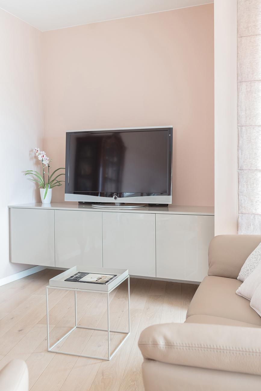 TV-meubel op maat in grijze glanslak