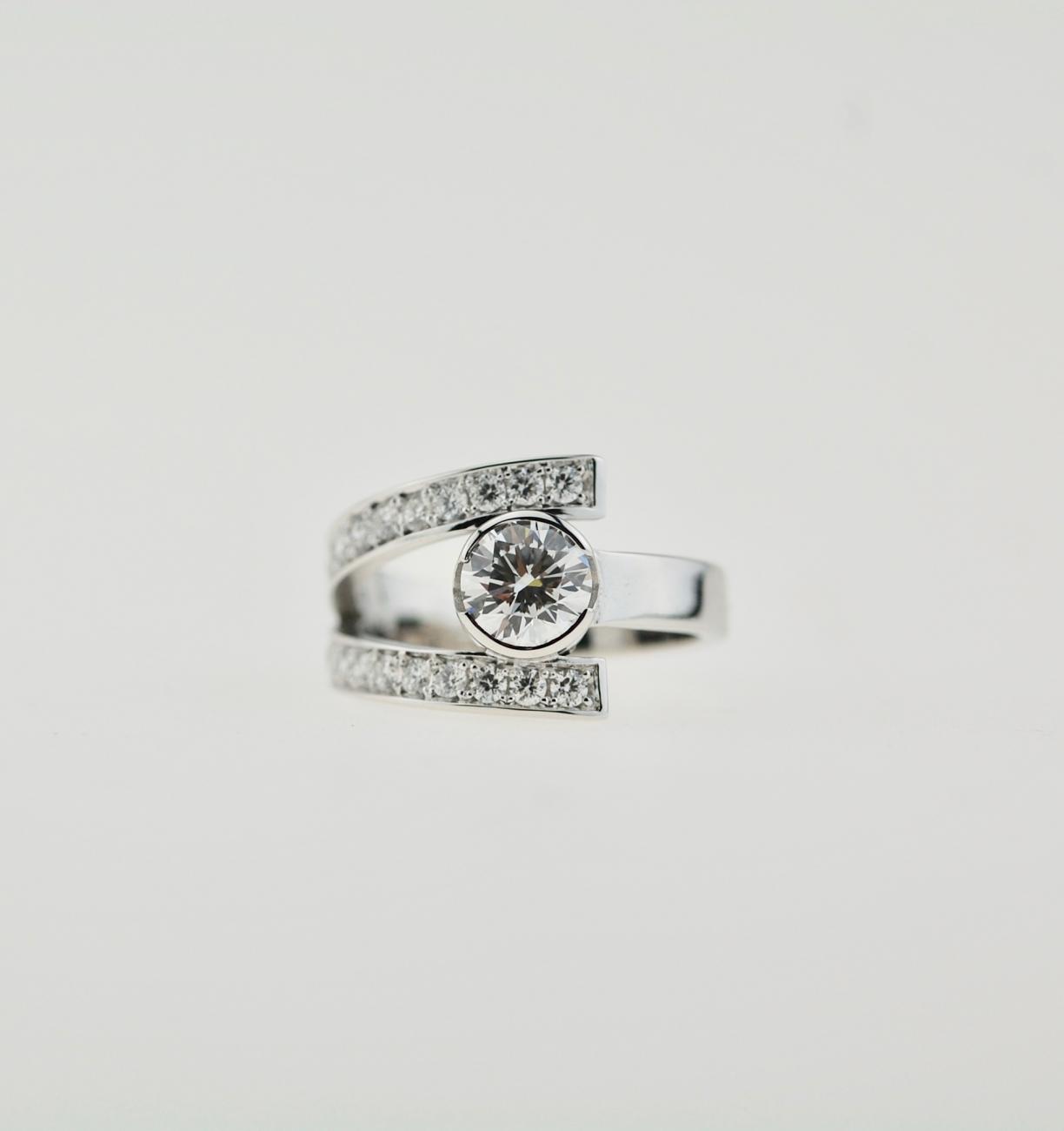 Ring wit goud met diamant