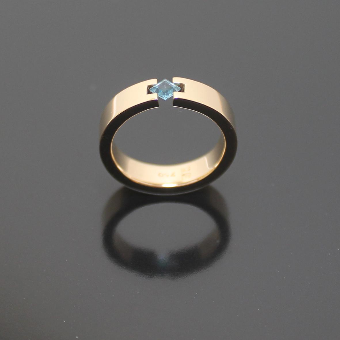 Ring met topaz