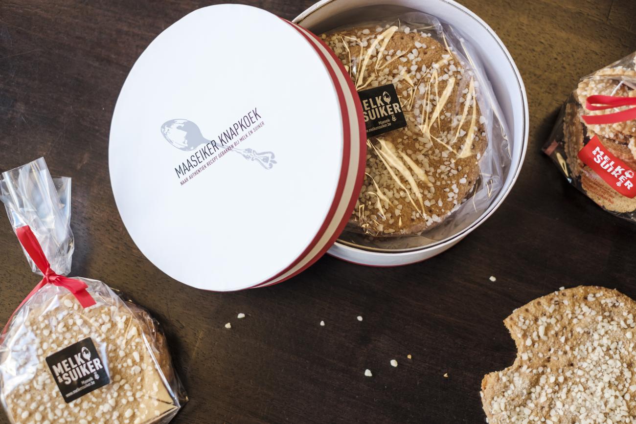 Authentieke knapkoek met bijhorende handgemaakte doos