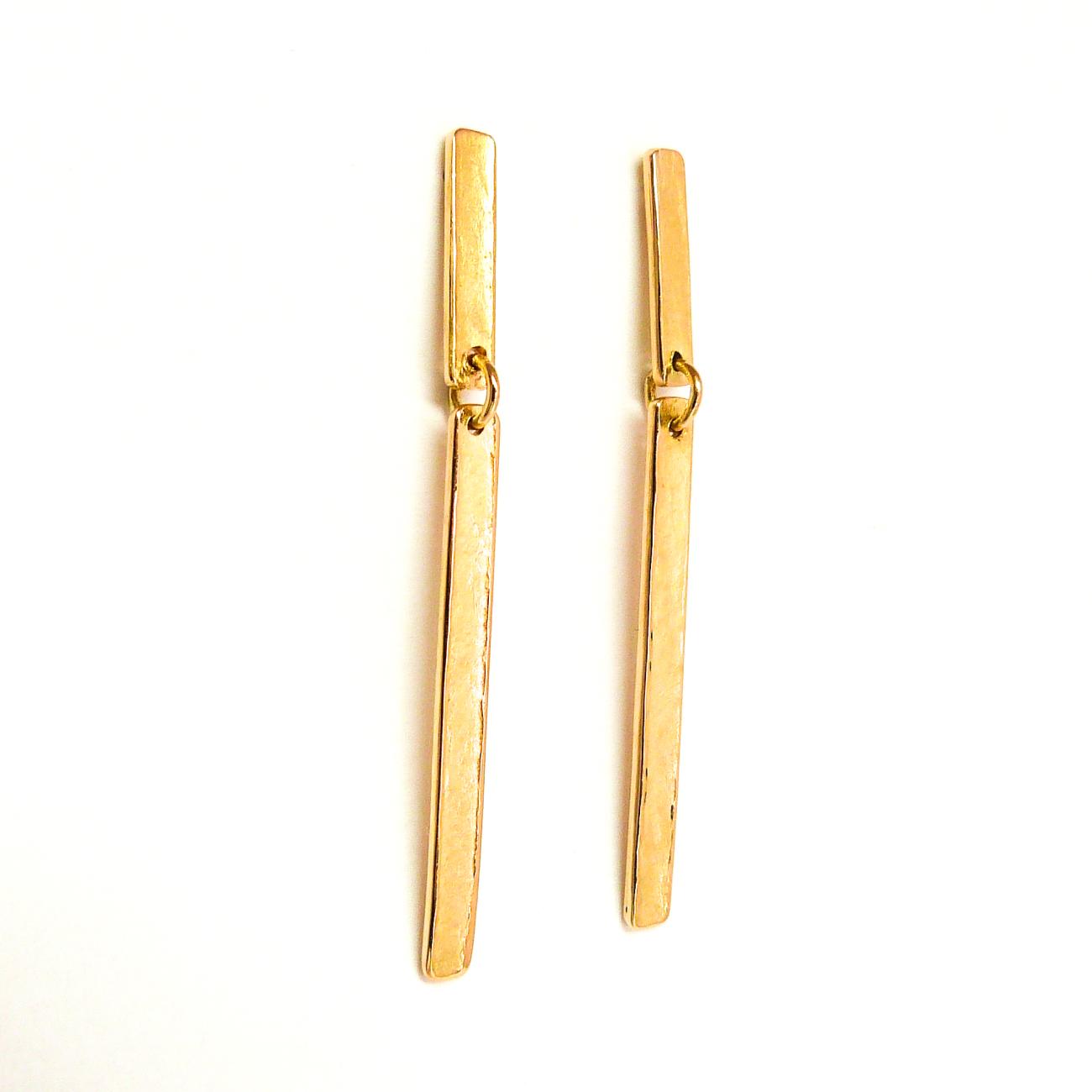 Eenvoudige maar heel mooie oorjuweeltjes, 4 cm lang, gemaakt uit oud goud van de klant. Geel Oud Goud