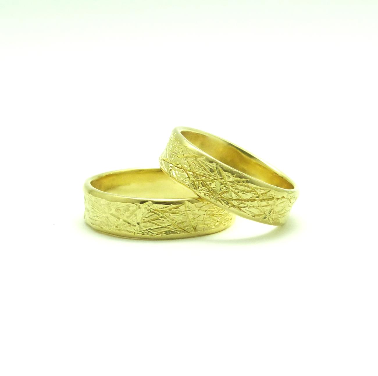 Stevige ringen eenvoudige ringen met een speelse structuur Geel Goud