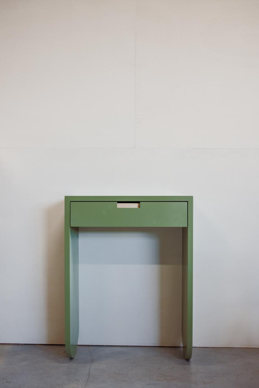 groen gelakt tafeltje