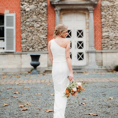 one-shoulder trouwjurk