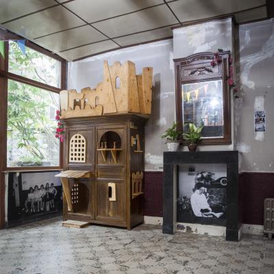tot kasteel omgebouwde kast