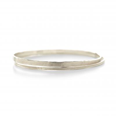 Armbanden in 18kt wit goud, handgesmeed