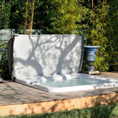 Jacuzzi of massagebad van Hot Spring Spa