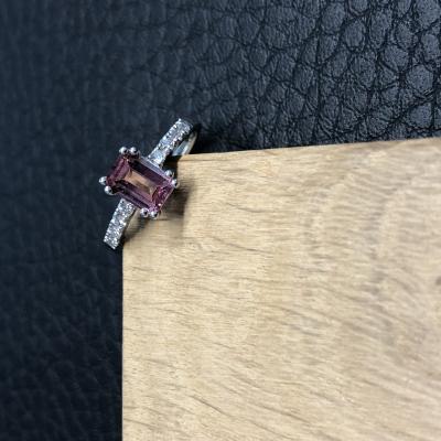 Wit goud met rubeliet en diamant