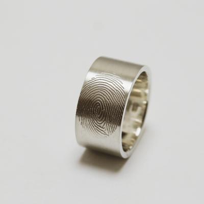 Ring met vingerafdruk