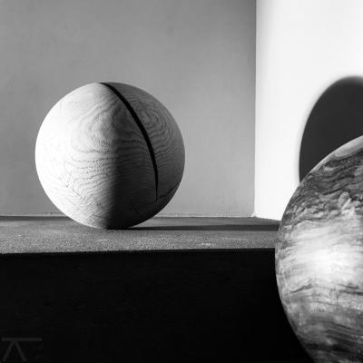 massief eiken bol diameter 26 cm.