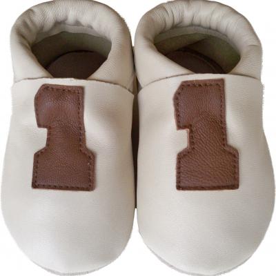 Babyslofje in beige + "1"