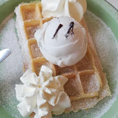 Brusselse wafel met ijs en slagroom